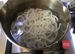 Illustration of Laoganma's fried udon noodles 5