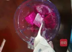 Illustration of how to make dragon fruit cake 1