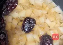 Illustration of how to make rock sugar, white fungus, red dates and pear soup in electric pressure cooker 5