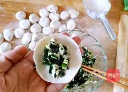 Illustration of how to make spinach and tofu dumplings 18