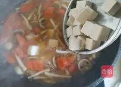 Tomato, tofu and mushroom soup Practice illustration 10