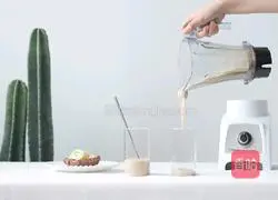 Illustration of how to make flax milkshake 4