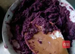 Illustration of how to make purple potato rolls 1