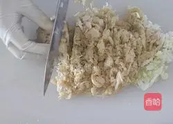 Illustration of how to make pickled cabbage dumplings 5