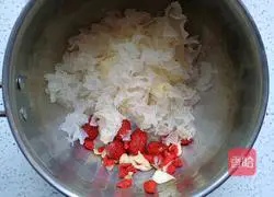 Recipe for Tremella Fruit Sweet Soup 3