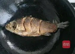 Illustration of how to make crucian egg soup 2