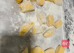 Pumpkin and Willow Leaf Dumplings.Illustration of how to do it 6