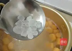 Illustration of how to make taro balls, red dates and white fungus soup 4