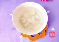 Illustration of how to make pumpkin, red dates and lily soup 2