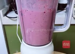 Illustration of how to make cherry coconut milkshake 5