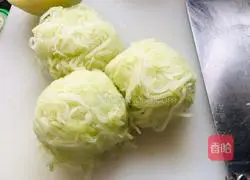 Illustration of how to make kohlrabi meat dumplings 3