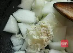 Illustration of how to make shrimp, winter melon and kelp soup 5