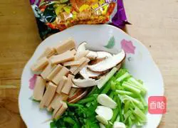 Illustration of how to make fried instant noodles 1