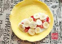 Illustration of how to make fruit crepes 8