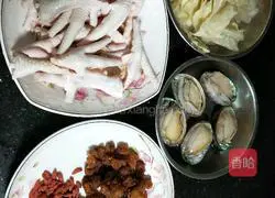Illustration of how to make fish maw, abalone and chicken feet soup 1