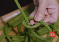 Illustration of a simple recipe for stuffing petal beans with meat 5