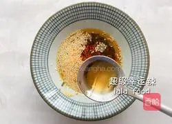 Illustration of how to make spicy and sour cold noodles 5