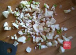 Illustration of how to make cold egg cucumber 4