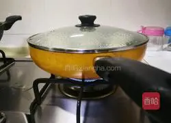 Illustration of how to make fried bamboo shoot buns 14