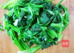 Illustration of how to mix spinach with peanuts 9