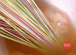  Illustration of how to make colorful shrimp noodles 8