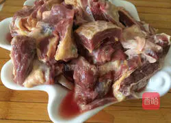 Illustration of how to stew beef brisket with potatoes and tomatoes 2