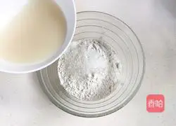 Illustration of how to make zongzi emoticon buns with steamed buns 1