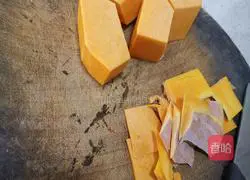 Illustration of how to make pumpkin and red date steamed buns 1