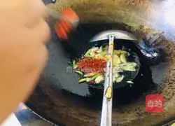 Illustration of how to stir-fry dry pepper, shredded potatoes and stir-fry noodles 5