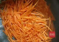 Illustration of how to make carrot croissants 1