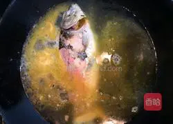 Illustration of how to make crucian carp vermicelli soup 8