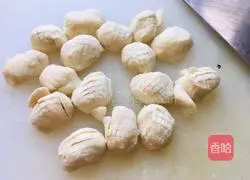 Illustration of how to make cuttlefish ball and seaweed soup 3