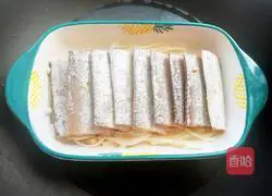 Illustration of how to use golden needle ribbons to welcome the New Year 8