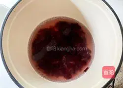Illustration of how to make grape jelly with milk 4