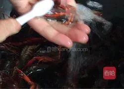 Illustration of how to make stir-fried crayfish 6