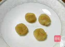 Illustration of how to make steamed scallop and egg custard 1