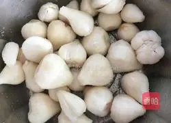 Illustration of how to make salted garlic 4