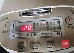 Illustration of how to make peach gum, Sichuan scallops and pear stewed 6