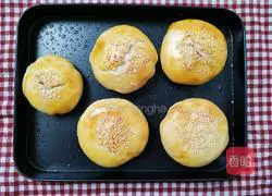 Illustration of how to make dried vegetable and meat cakes (shaobings) 1