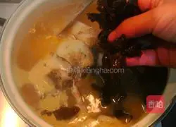 Illustration of how to make fish head soup 9