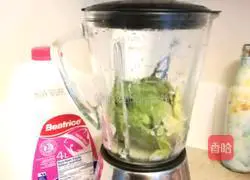 Illustration of how to make avocado and shrimp pasta 3