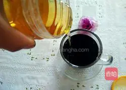 Illustration of how to make mulberry juice 6