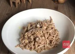 Illustration of how to make shredded bell pepper pork 9