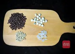Illustration of how to make red bean and lotus seed soup 1
