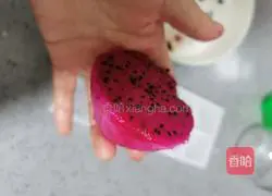 Illustration of how to make dragon fruit pancakes 1