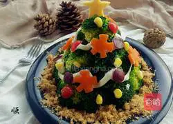Illustration of how to make Christmas tree salad 17