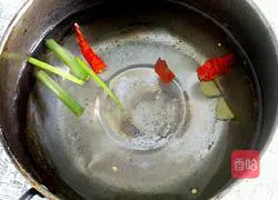 Illustration of how to make loofah clam soup 3