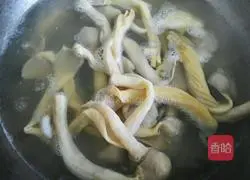 Illustration of how to make five-spice duck sausage 6