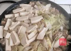 Illustration of how to make cabbage, tofu and meatball soup 10