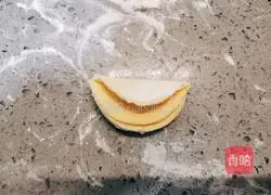 Illustration of how to make pumpkin flower steamed buns 9